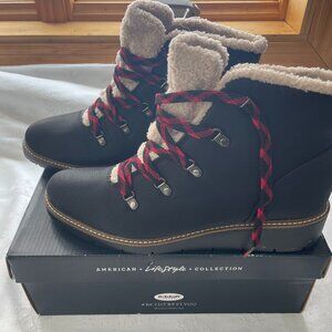 Dr. Scholl's So Cosy Boots NWT in box 11M
